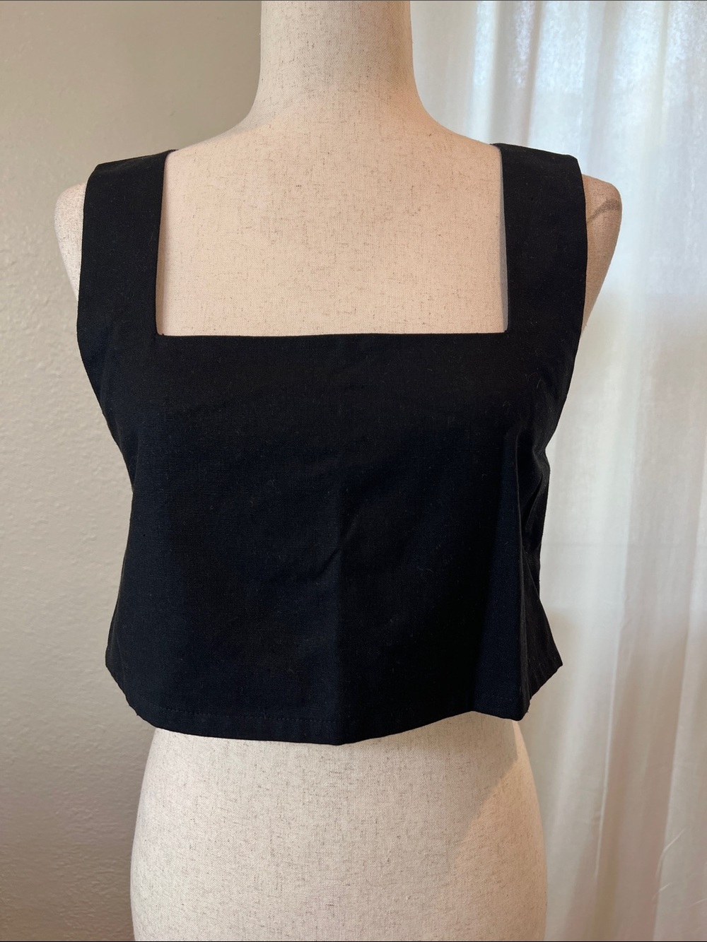 Kourt Square Neck Black Linen Crop Top with Wide Straps. Size S. NWOT